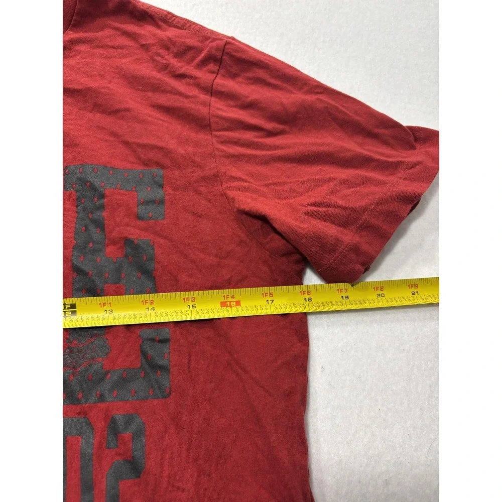 True Religion Shirt Mens Small Red Buddha Logo Graphic Tee Short Sleeve Cotton